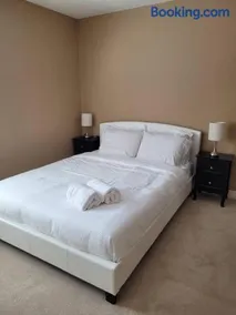 Huge Family home sleeps 14 with 5 parking spots - Image 4