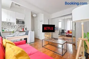 Heart of Paris Studio-2P Invalides Free Netflix - Image 1