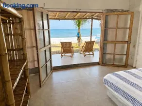 Casa frente al mar con piscina privada y BBQ en Zorritos, Tumbes - Image 2