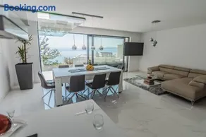 Villa The Boat with ROOFTOP POOL - Image 3