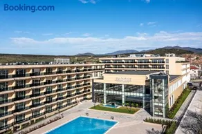 Empire Balneo & Spa Hotel - Image 2