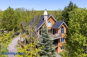 Le Chalet Orange - Image 1