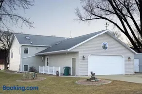 Riverfront Retreat in Wabasha - Image 3