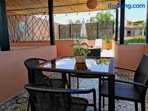 Bungalow Romántico con Jacuzzi Privado y Terraza con Vista - Image 4