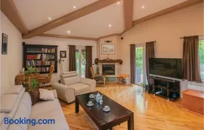 Three-Bedroom Holiday Home In Grubine - Image 3