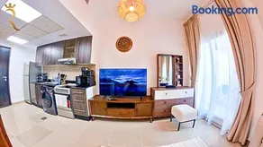 Cozy Urban Studio - Peach Bliss Haven - Image 4
