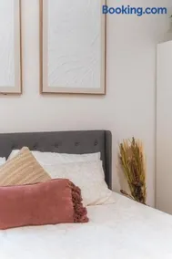 Welcoming Claremont Studio With Private Yard and Pool Spa - Image 2