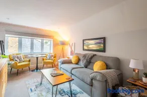 4 Market Flats - Image 2