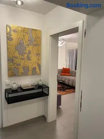 Hochwertige Stilvolle 2 Zimmer Erdgeschoss Wohnung mit großer Terasse und Garten - Image 3