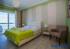 Laura Beach House - Image 2