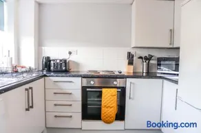 2Bedroom 3Beds WIFI Parking Contractors Coastal Location - Image 5