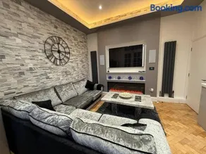 Hi spec Victorian apartment with Rooftop Hot tub - Image 2