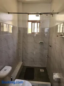 Val's Executive Homestay, Spacious 1 Bedroom Apartment at Greatwall Gardens - Image 3