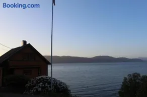 Hjelvikhytta - flott beliggenhet ved sjøen - Image 3