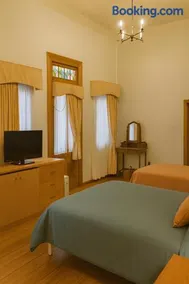 Hotel Halley - Image 2