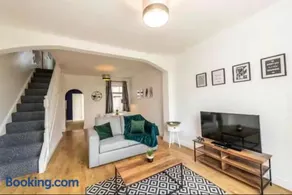 Large 3 bedroom sleeps-7/Gartson/Liverpool - Image 3