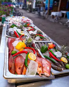 Zipp Bar Restaurant & Bungalows - Image 2