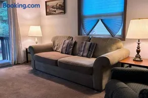 5-Bedroom Lakefront, private beach wifi AC boat & - Image 3