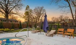 Luxe 3000sqft Heated Pool Oasis in Kansas City - Image 3
