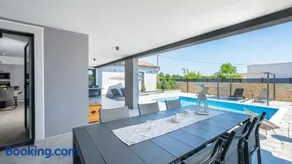 Villa mit Terrasse, privatem Pool und Grill | Haustiere erlaubt - Image 2