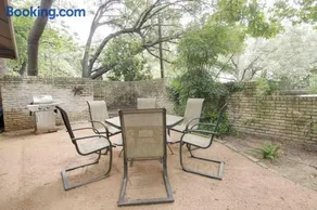 Tarrytown Townhouse - Image 2