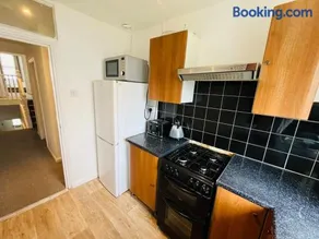 Spacious 3 Bed Flat in Greenwich - Image 3