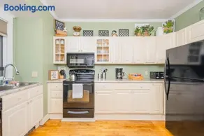 Spacious Downtown Character Home - 4 bedroom 3 bath Lawrence University College Ave - Image 3