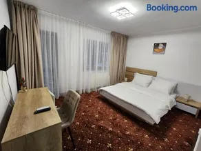 Holiday Houses - Image 4