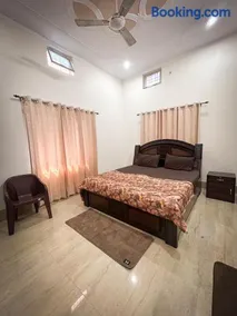 ROOMS Near Airport Gaharwar Homes - Image 5