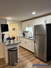 Tasteful two bedroom just minutes to Middlebury! - Image 4
