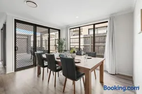 Modern Comfort Patio and Workstation with Garage - Image 2