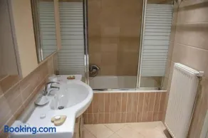 Dr Vasi Holidays House - Image 3
