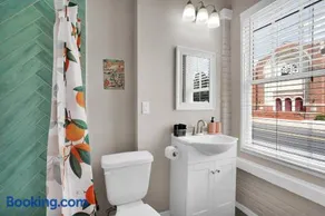 4BR l Stock Tank Pool l 2 King Beds l Murray Hill - Image 4