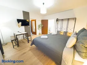 Modernes Apartment mit Balkon & Parkplatz, WiFi - Image 2