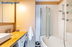 GuestReady - Contemporary Apt in the 20th Arr - Image 5