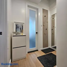Spacious 2-Bedroom Apartment Near Subway - Easy Manhattan Access - Image 2