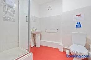 Central Dudley Stay-Sleeps 3, Kitchen&Free Parking - Image 5