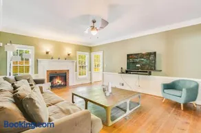 Private Pool Getaway 5BR Family Home - Image 1