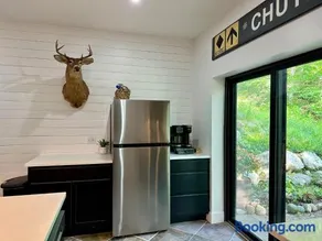 Modern 2BR Retreat in Harbor - Image 4