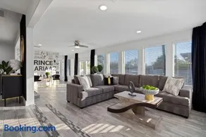 5Bed • 5Bath Foothills Retreat • Pool • Guesthouse - Image 3