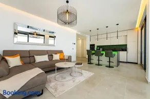 Sunset Pearl Luxury Penthouse - Image 3