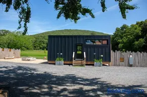 VIBE LUXURY CABINS - Image 1
