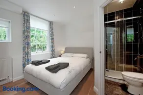 The Apartment, 24 West End Terrace, Winchester - Image 2