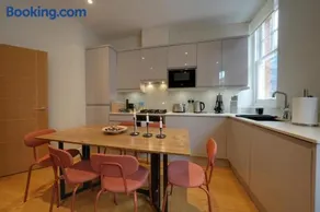 Fitzrovia Apartments 3BR Sleeps 18 Oxford-1 - Image 4