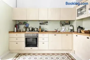 Spacious 2-Bedroom Neoclassical Apartment Near Acropolis with Private Courtyard - Image 4