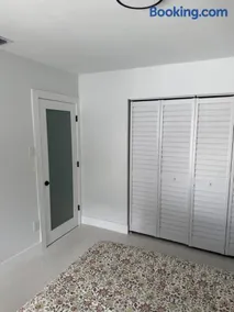 Modern Private Room Near Wynwood SouthBeach - Image 3