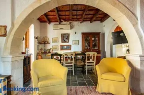 MaciliaVilla. - Image 3