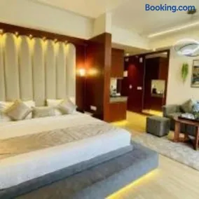 Hotel The Grace Residency - Near Hotel Hyatt ,DLF MyPad, Gomtinagar, Lucknow - Image 1