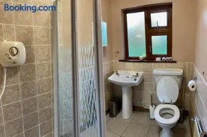 Lily's - 3 Bedroom Country Cottage with Large Garden - Image 5