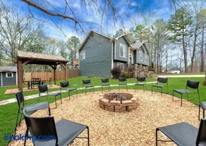Chateau Elan Family Home Retreat Fast WiFi Sleeps 15 - Image 2